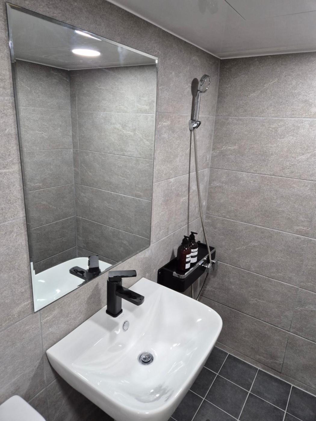 Gangnam Seven Hostel Сеул Экстерьер фото